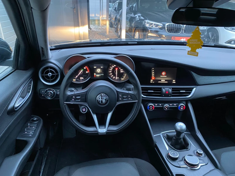 Alfa Romeo Giulia 2.2D 150кс РЪЧНИ СКОРОСТИ СЕРВИЗИ, снимка 10 - Автомобили и джипове - 53300558