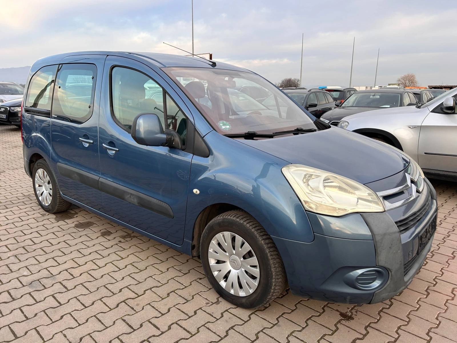 Citroen Berlingo 1.6HDI Multispace 4+ 1 EURO 4 - изображение 4