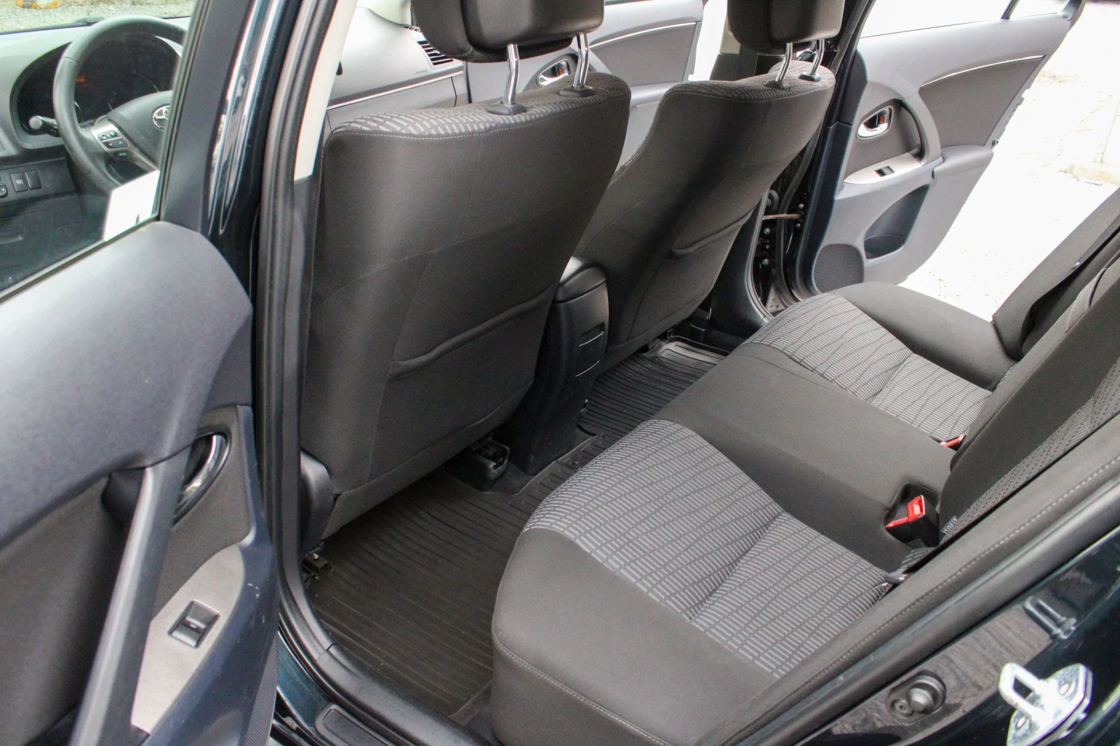 Toyota Avensis 1.8 ValveMatic  - изображение 10