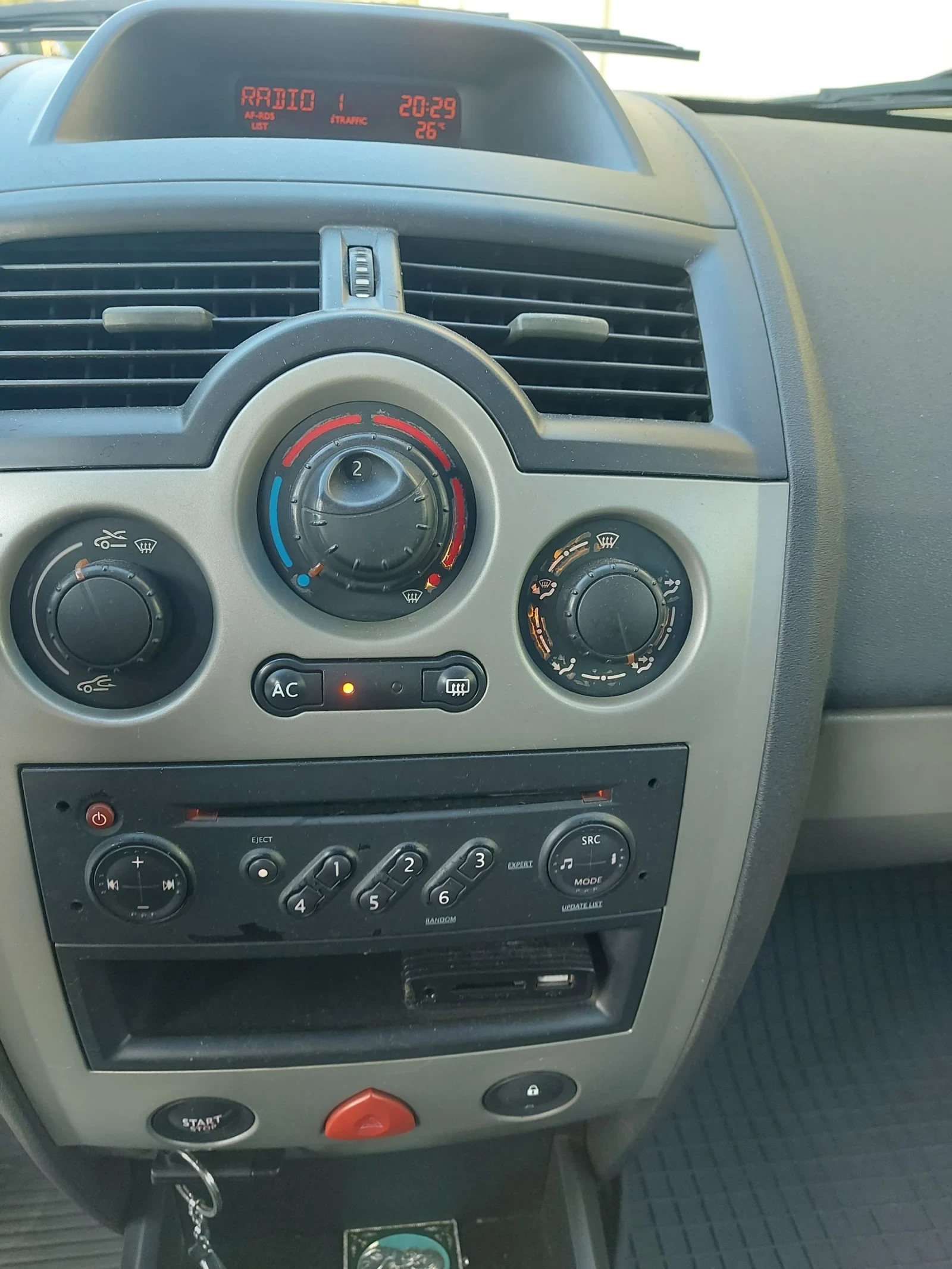 Renault Megane 1.6/Клима  - изображение 8