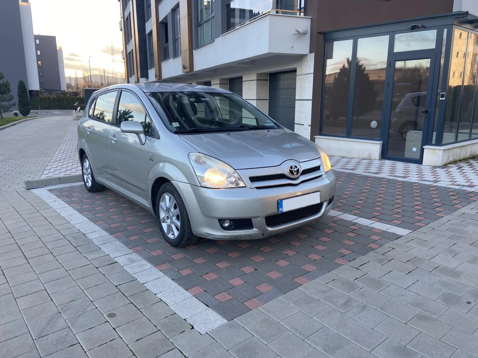 Toyota Corolla verso 2.0 D-4D 116 к.с. - изображение 3