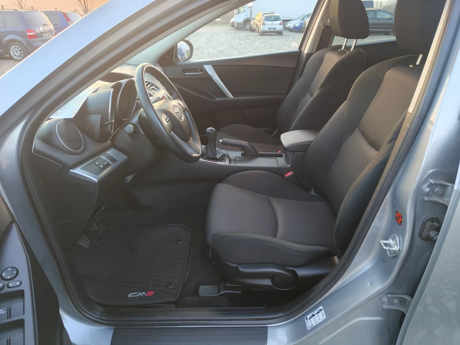 Mazda 3 2.2D 150 Navi FACELIFT, снимка 11 - Автомобили и джипове - 52886101