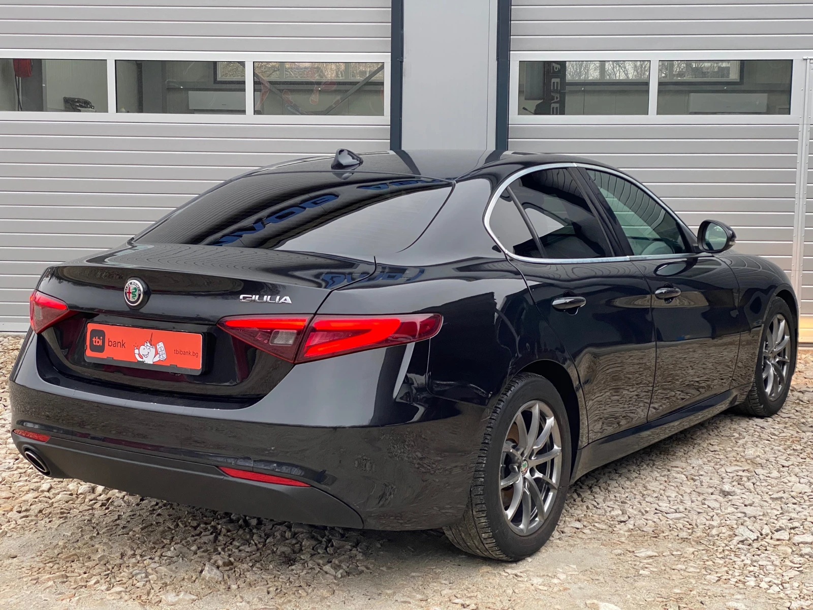 Alfa Romeo Giulia 2.2D 150кс РЪЧНИ СКОРОСТИ СЕРВИЗИ - изображение 4