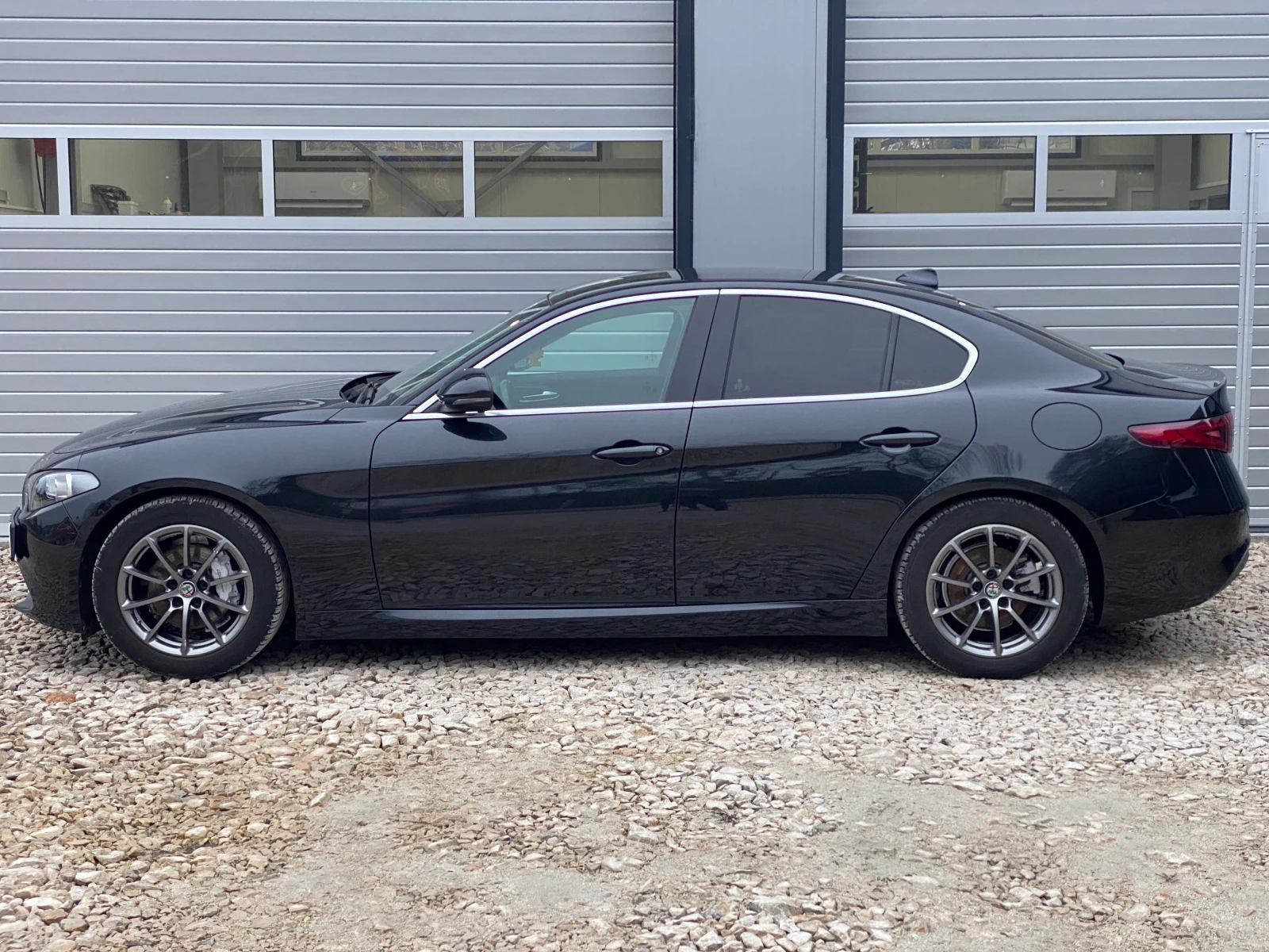 Alfa Romeo Giulia 2.2D 150кс РЪЧНИ СКОРОСТИ СЕРВИЗИ - изображение 5