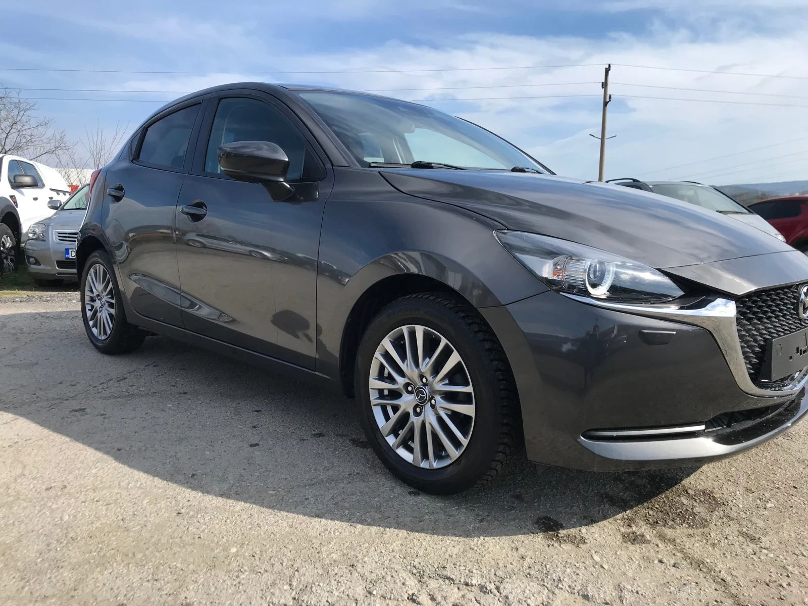 Mazda 2 1.5I HYBRID , снимка 5 - Автомобили и джипове - 53575447