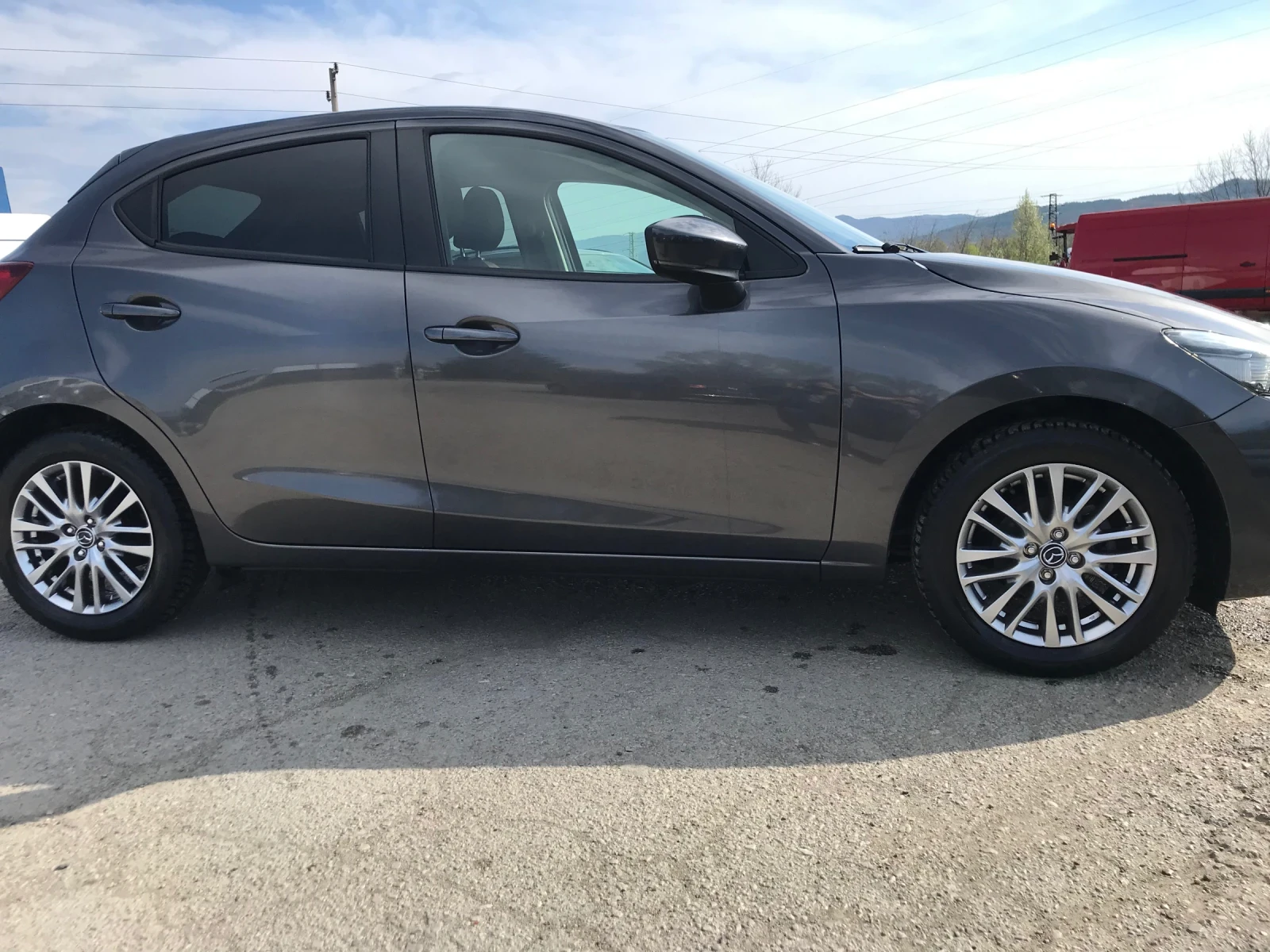 Mazda 2 1.5I HYBRID , снимка 10 - Автомобили и джипове - 53575447