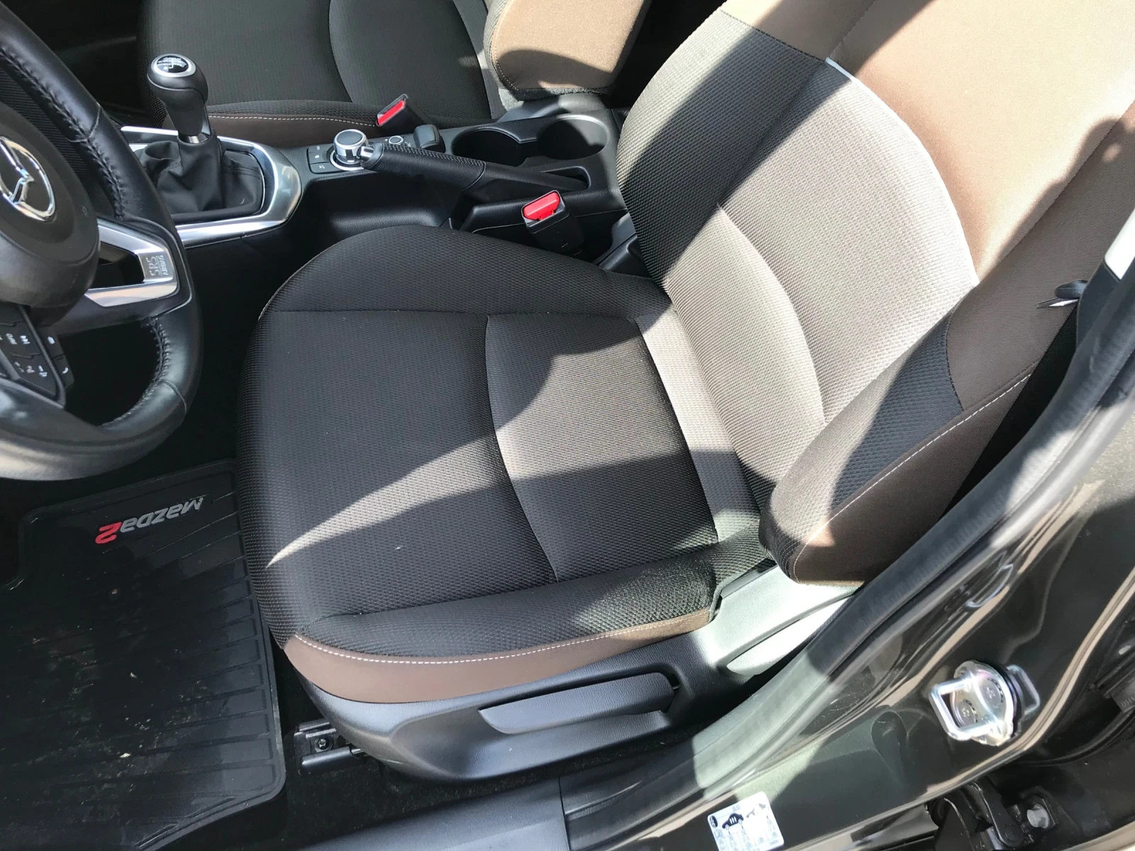 Mazda 2 1.5I HYBRID , снимка 9 - Автомобили и джипове - 53575447