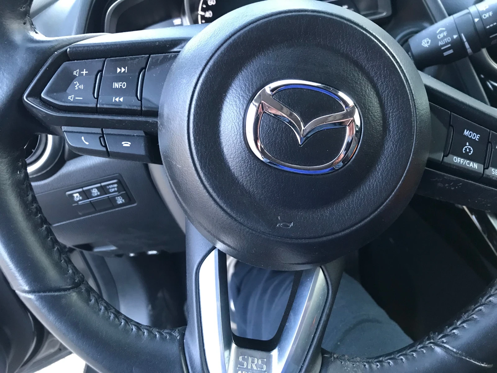 Mazda 2 1.5I HYBRID , снимка 14 - Автомобили и джипове - 53575447