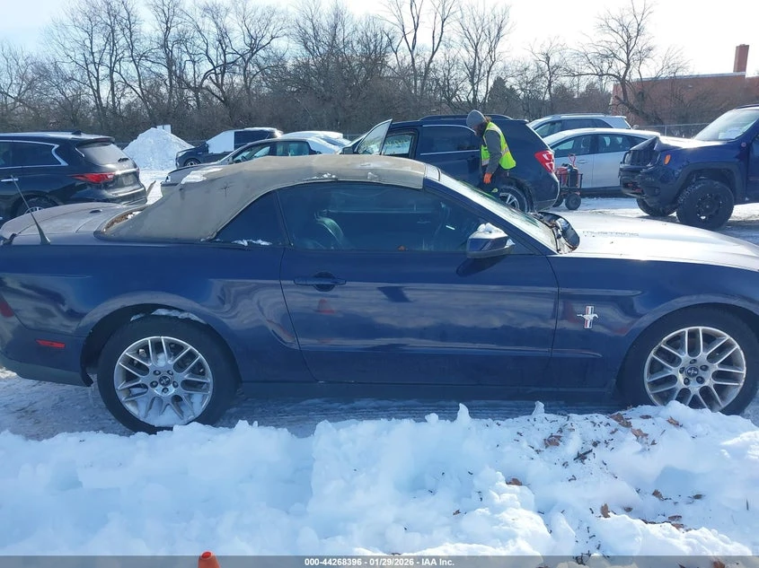 Ford Mustang 3.7l V6 Premium * Крайна цена до БГ* , снимка 13 - Автомобили и джипове - 53907414