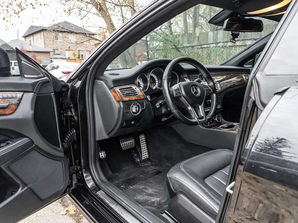 Mercedes-Benz CLS * 4dr Sdn 550 4MATIC * CARFAX * ЦЕНА ДО БГ, снимка 8 - Автомобили и джипове - 54043425