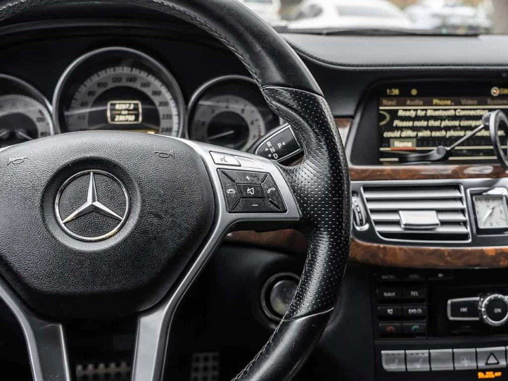 Mercedes-Benz CLS * 4dr Sdn 550 4MATIC * CARFAX * ЦЕНА ДО БГ, снимка 16 - Автомобили и джипове - 54043425