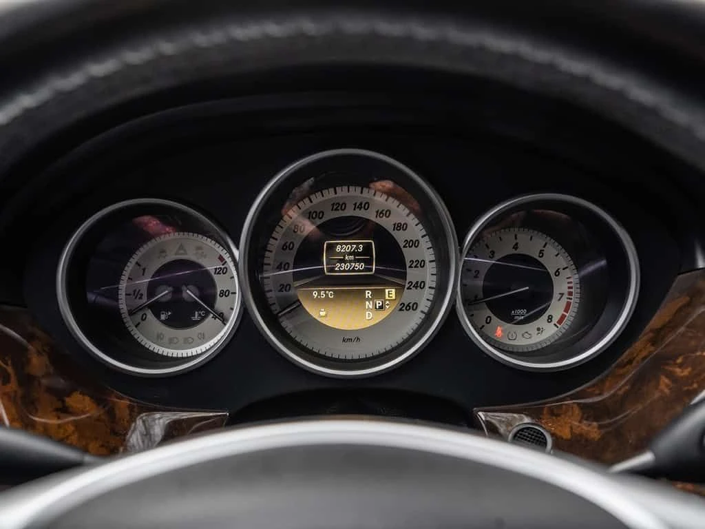 Mercedes-Benz CLS * 4dr Sdn 550 4MATIC * CARFAX * ЦЕНА ДО БГ, снимка 14 - Автомобили и джипове - 54043425