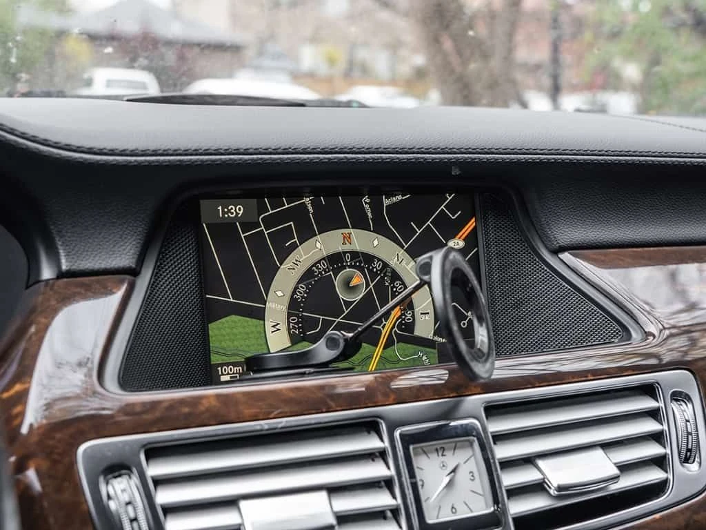 Mercedes-Benz CLS * 4dr Sdn 550 4MATIC * CARFAX * ЦЕНА ДО БГ, снимка 17 - Автомобили и джипове - 54043425