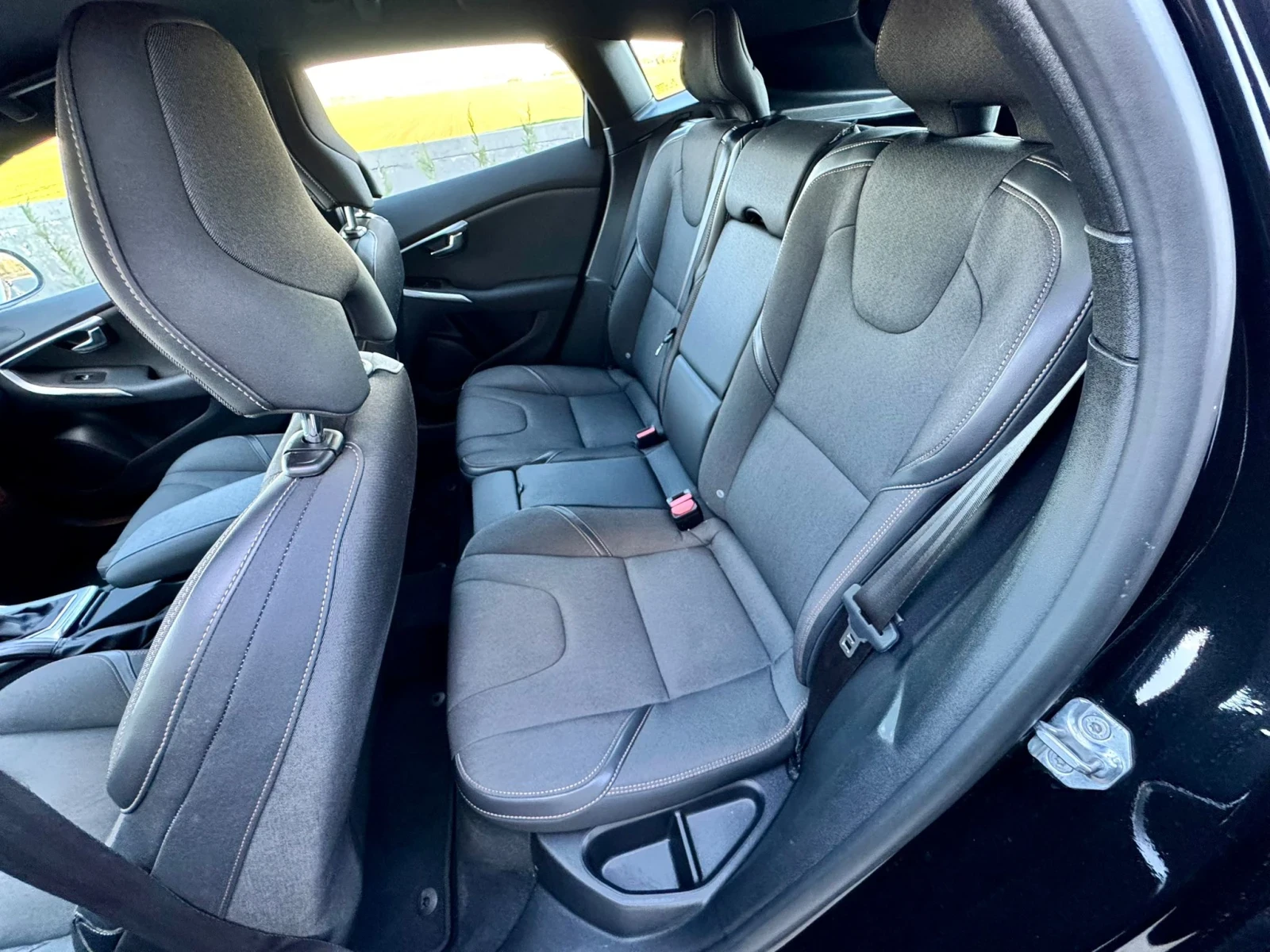 Volvo V40 Cross Country, снимка 10 - Автомобили и джипове - 54368897