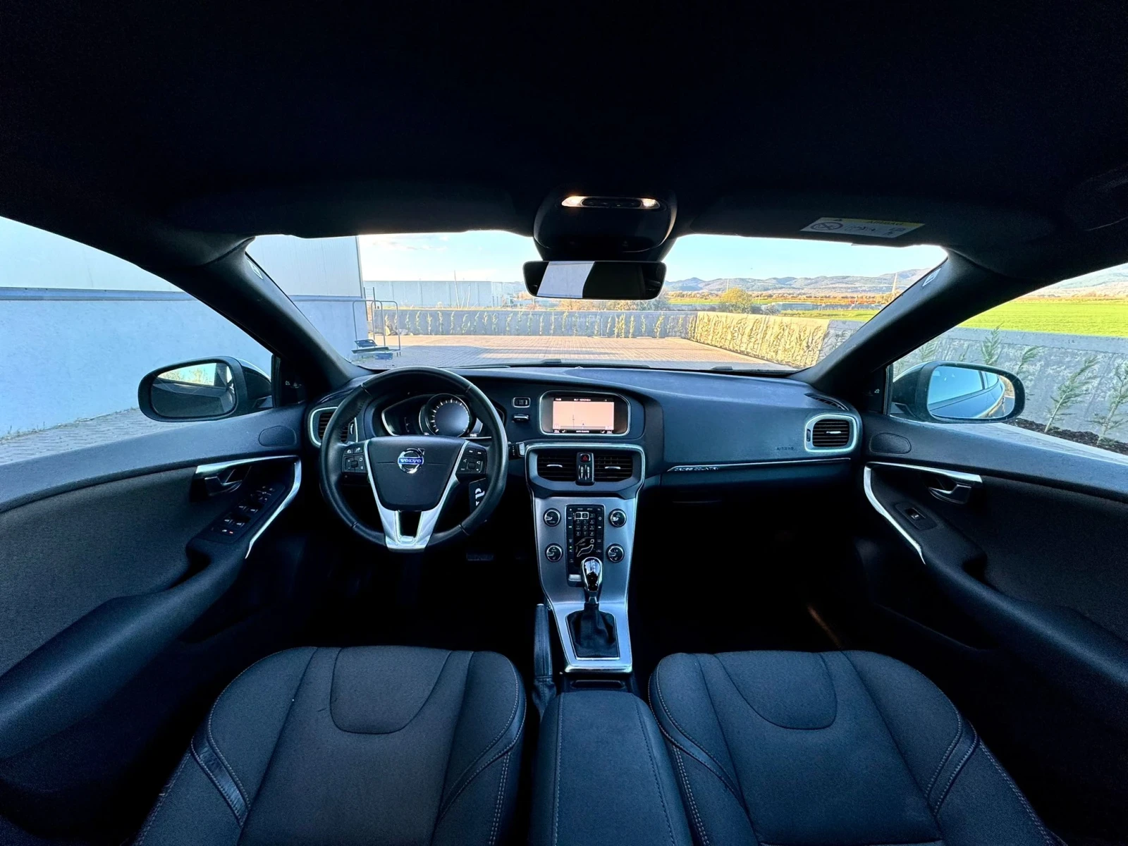 Volvo V40 Cross Country, снимка 11 - Автомобили и джипове - 54368897