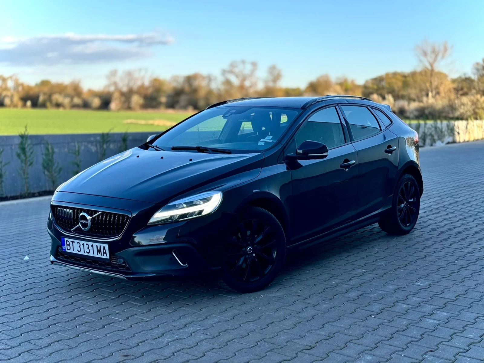 Volvo V40 Cross Country, снимка 2 - Автомобили и джипове - 54368897