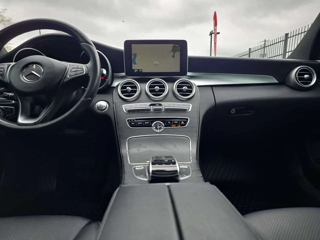 Mercedes-Benz C 300 * C300 4MATIC AMG PKG * NO ACCIDENTS / PANO / BLIN, снимка 9 - Автомобили и джипове - 54917342