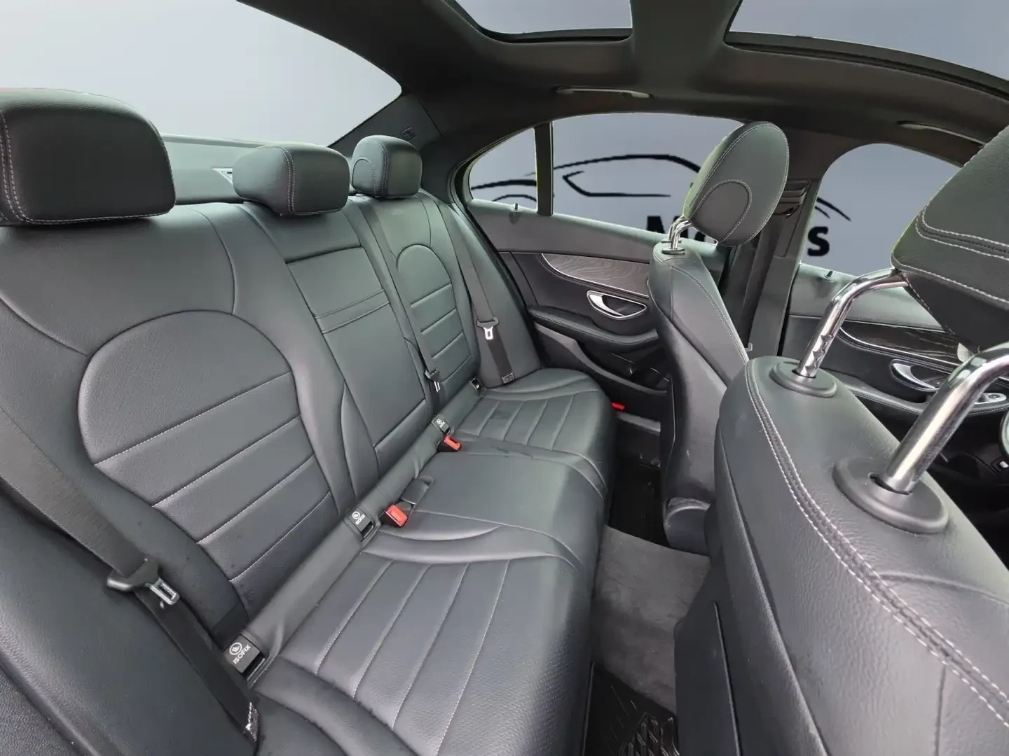 Mercedes-Benz C 300 * C300 4MATIC AMG PKG * NO ACCIDENTS / PANO / BLIN, снимка 10 - Автомобили и джипове - 54917342