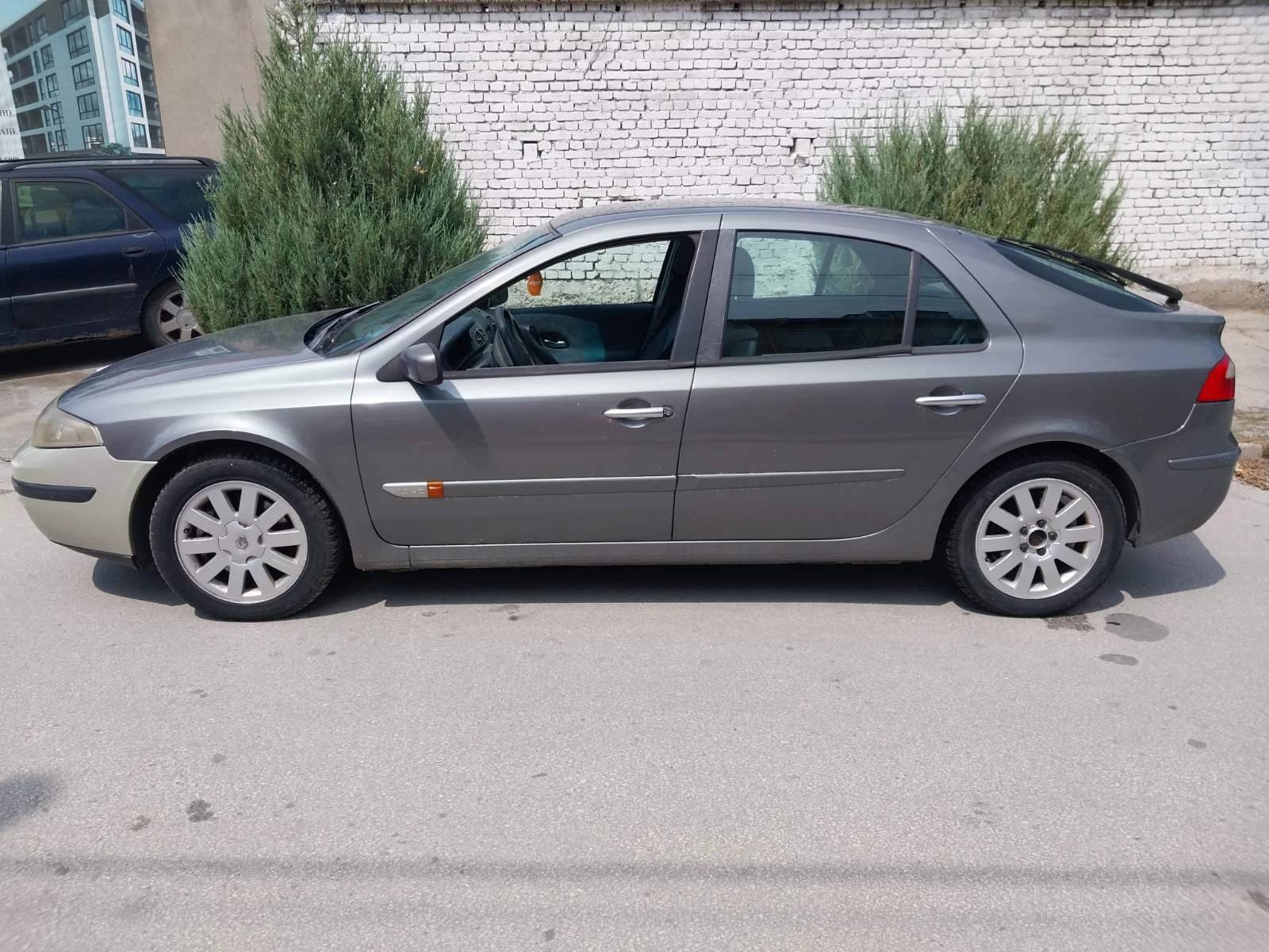 Renault Laguna 1.9 dci, снимка 9 - Автомобили и джипове - 55403788