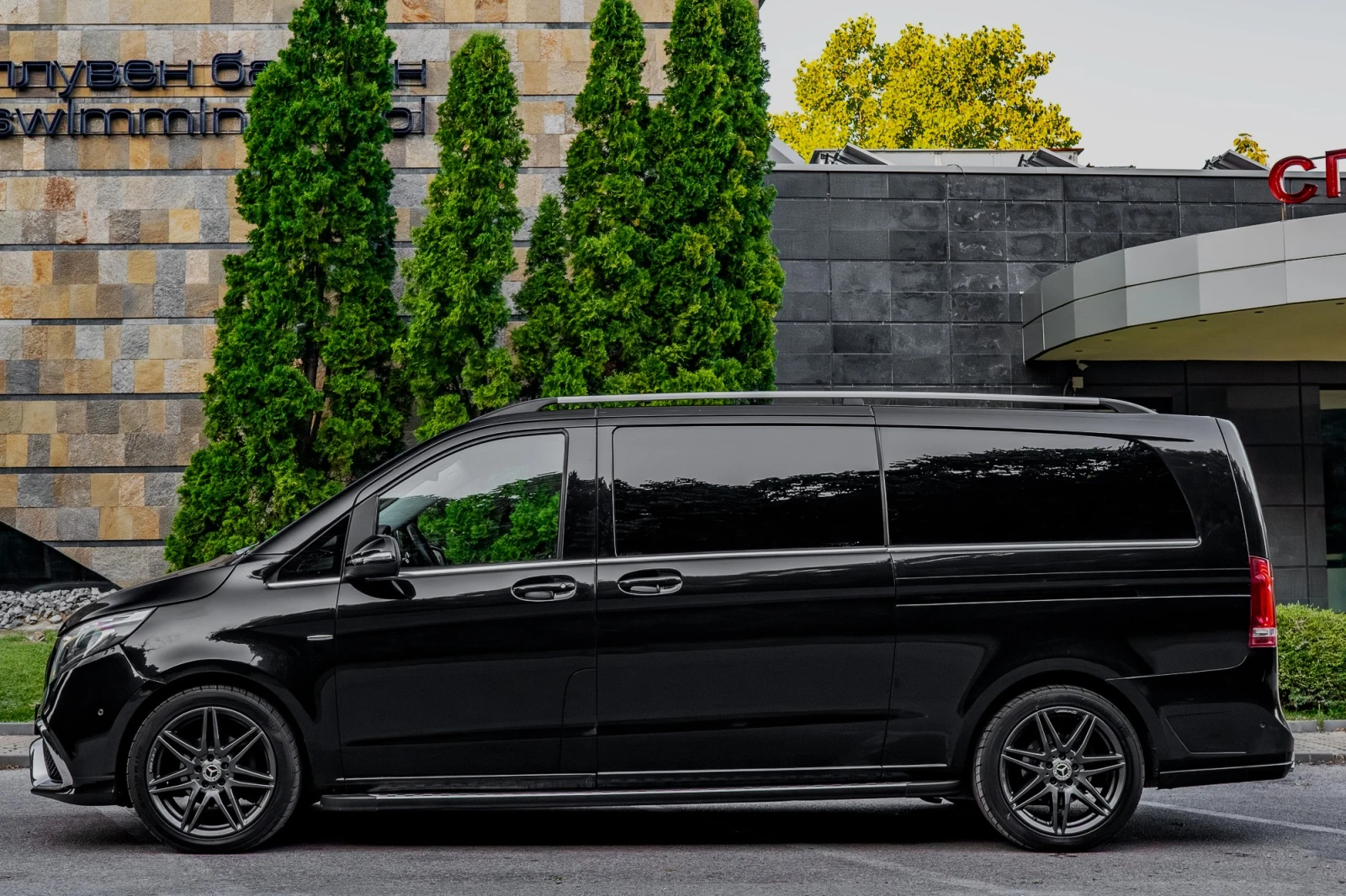 Mercedes-Benz Viano V220d EXTRALONG* AMG* BIG SCREAN* BUSINESS CLASS , снимка 2 - Автомобили и джипове - 55504788