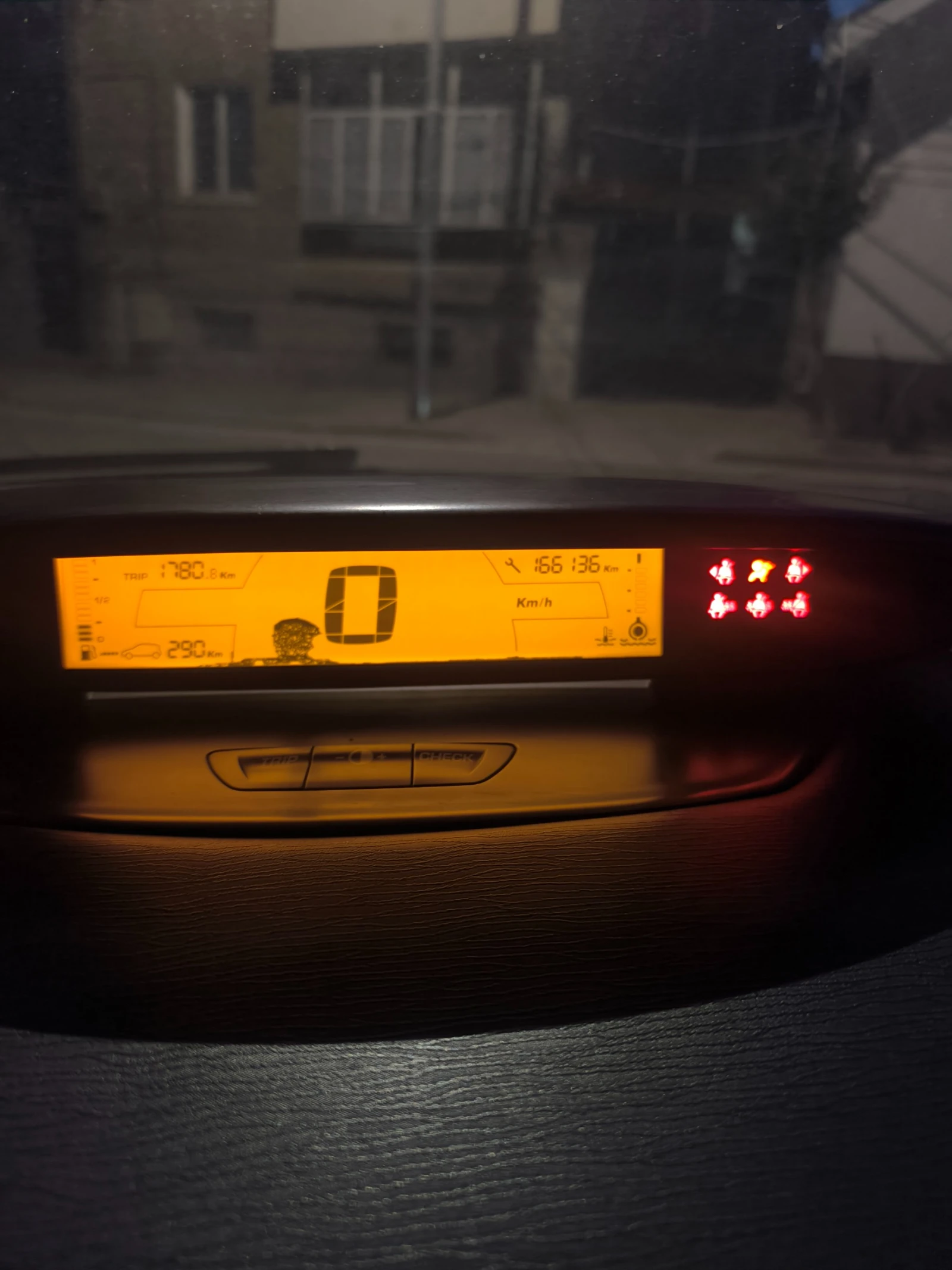 Citroen C4 HDI, снимка 8 - Автомобили и джипове - 55768069