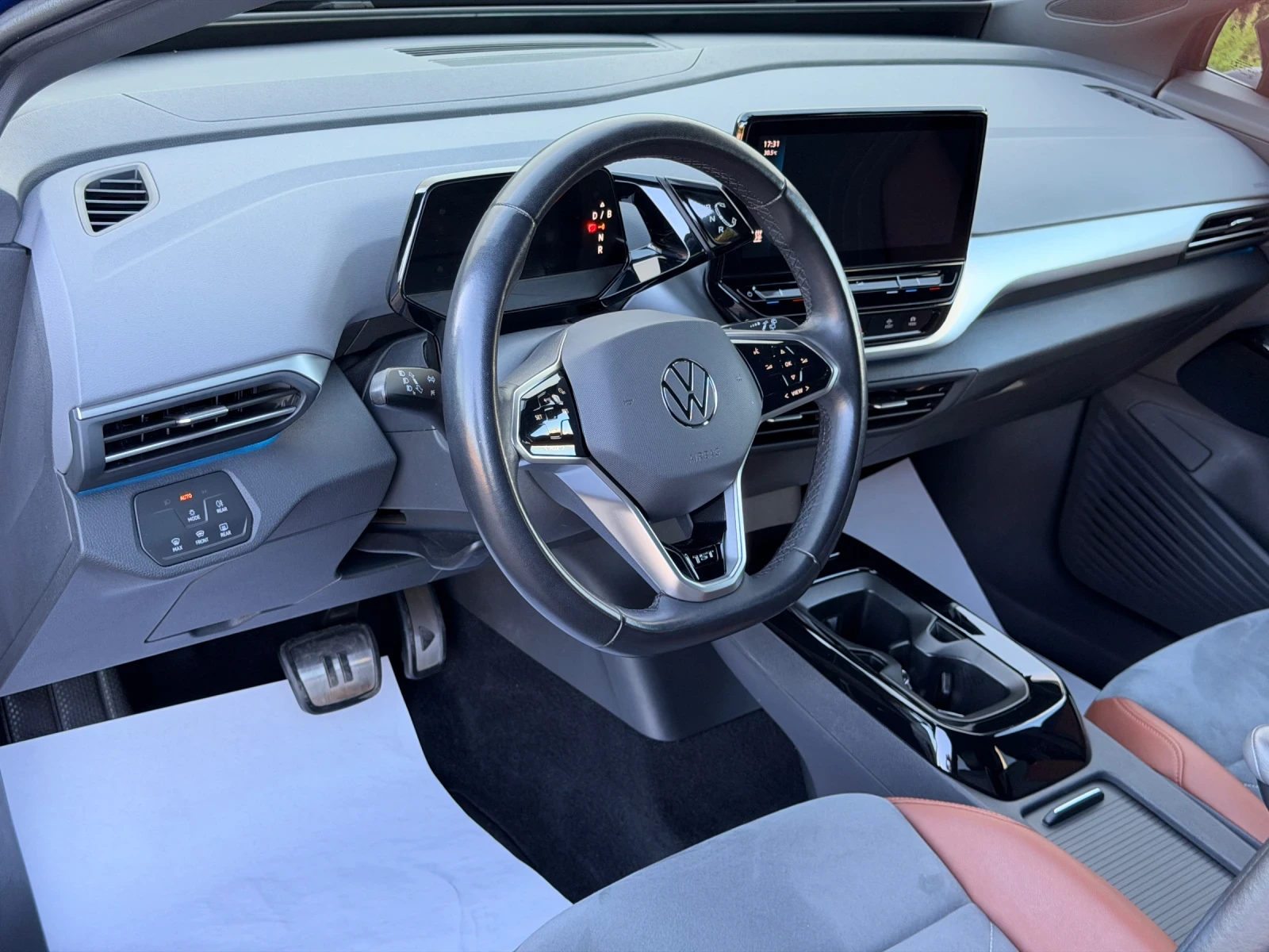 VW ID.4 82KWh-1st-Edition-ДИСТРОНИК-КОЖА-ПОДГРЕВ-УНИКАТ!!!, снимка 10 - Автомобили и джипове - 56011162