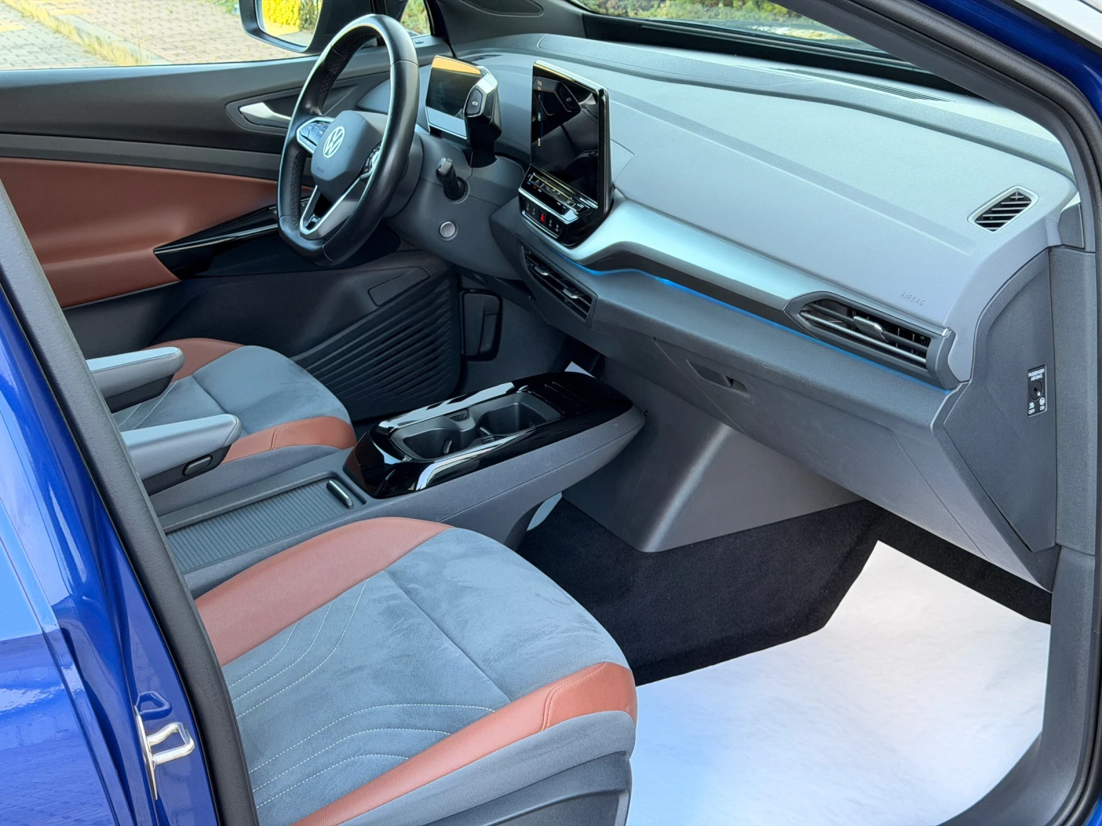 VW ID.4 82KWh-1st-Edition-ДИСТРОНИК-КОЖА-ПОДГРЕВ-УНИКАТ!!!, снимка 14 - Автомобили и джипове - 56011162