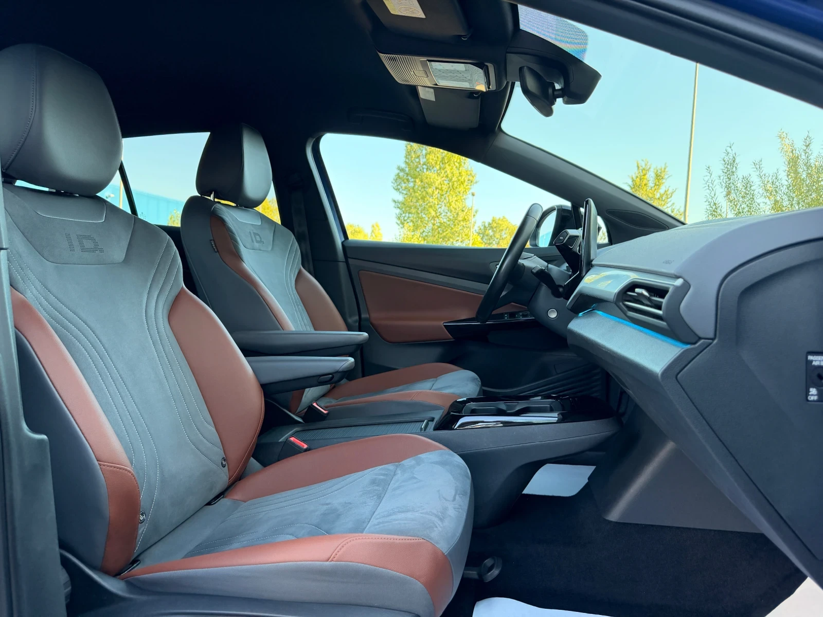 VW ID.4 82KWh-1st-Edition-ДИСТРОНИК-КОЖА-ПОДГРЕВ-УНИКАТ!!!, снимка 15 - Автомобили и джипове - 56011162