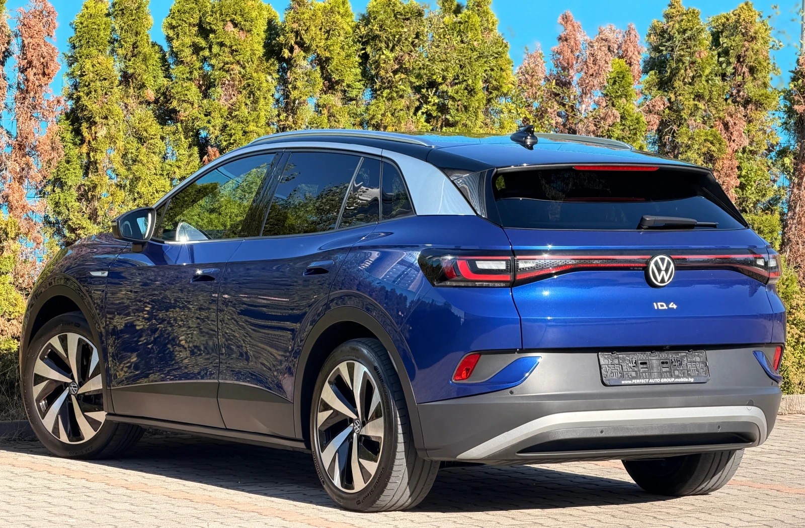 VW ID.4 82KWh-1st-Edition-ДИСТРОНИК-КОЖА-ПОДГРЕВ-УНИКАТ!!!, снимка 3 - Автомобили и джипове - 56011162