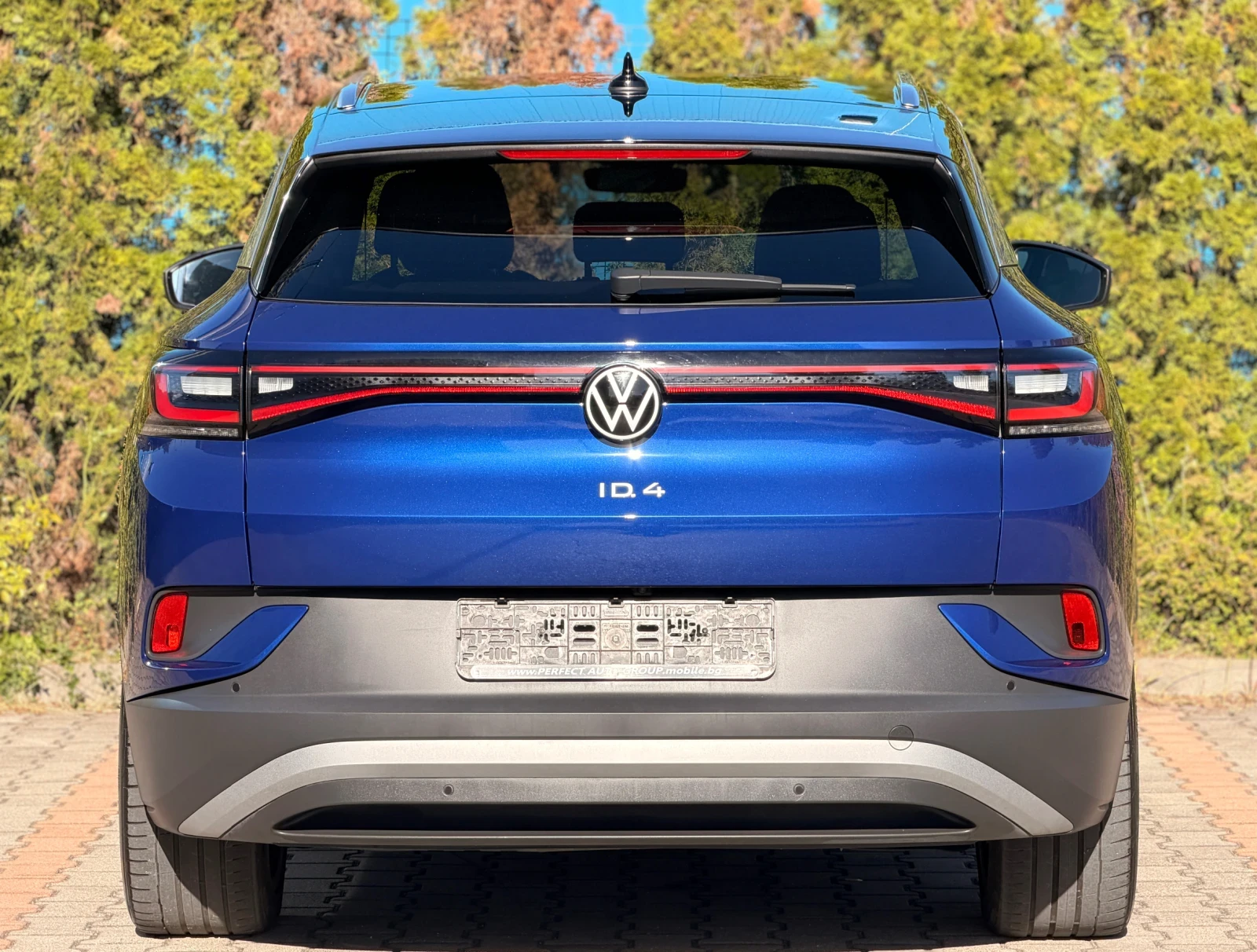 VW ID.4 82KWh-1st-Edition-ДИСТРОНИК-КОЖА-ПОДГРЕВ-УНИКАТ!!!, снимка 4 - Автомобили и джипове - 56011162