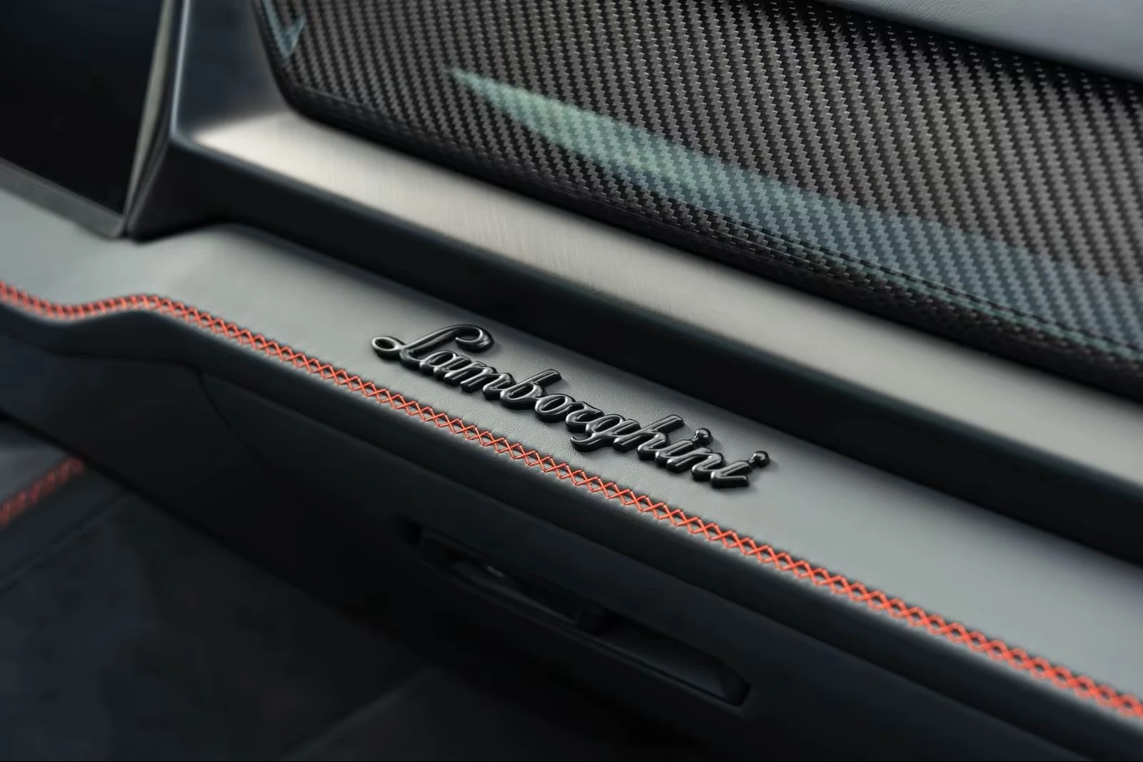 Lamborghini Urus SE /Carbon/BangOlufsen/ - изображение 7