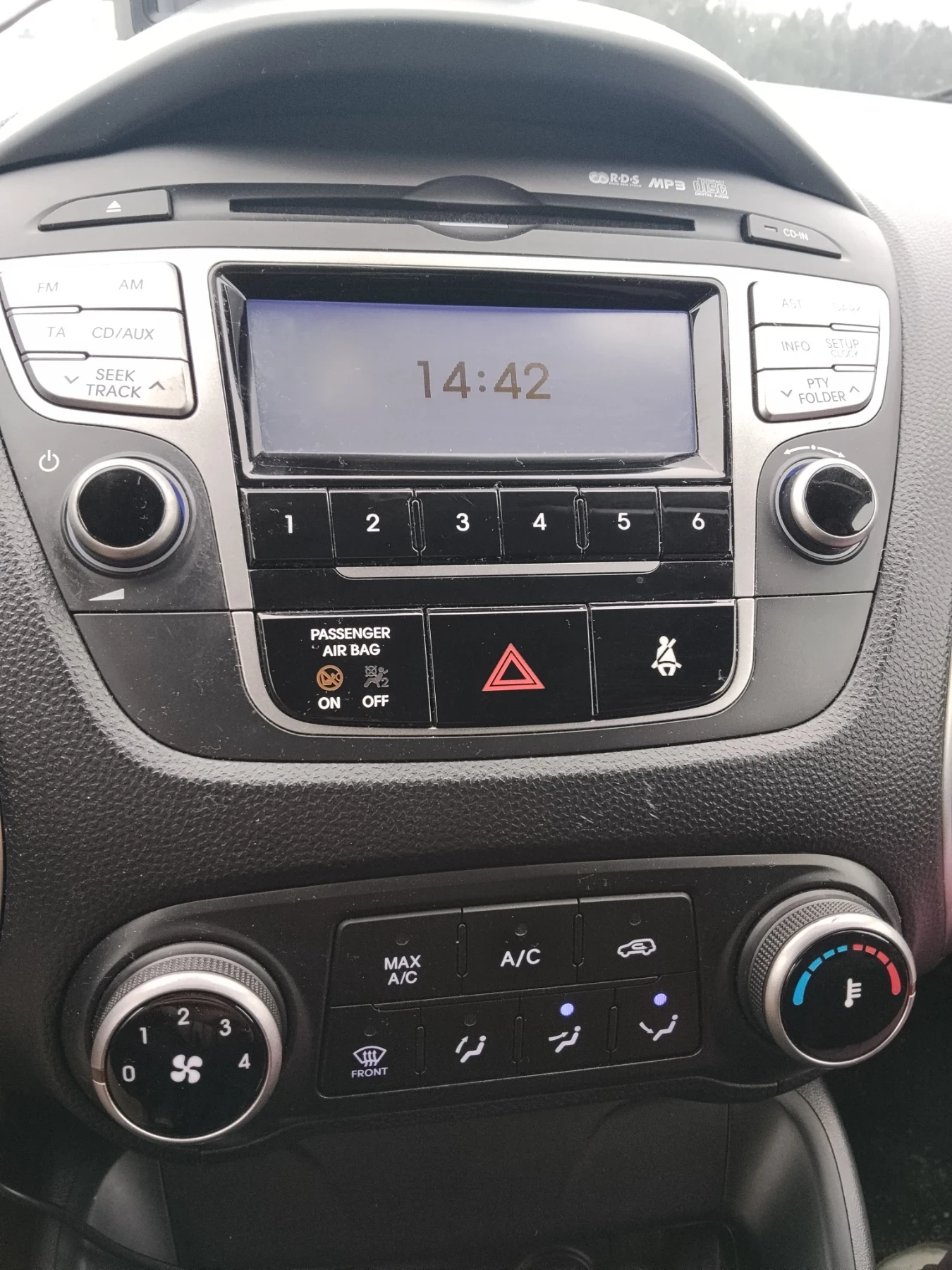 Hyundai IX35, снимка 8 - Автомобили и джипове - 53846755