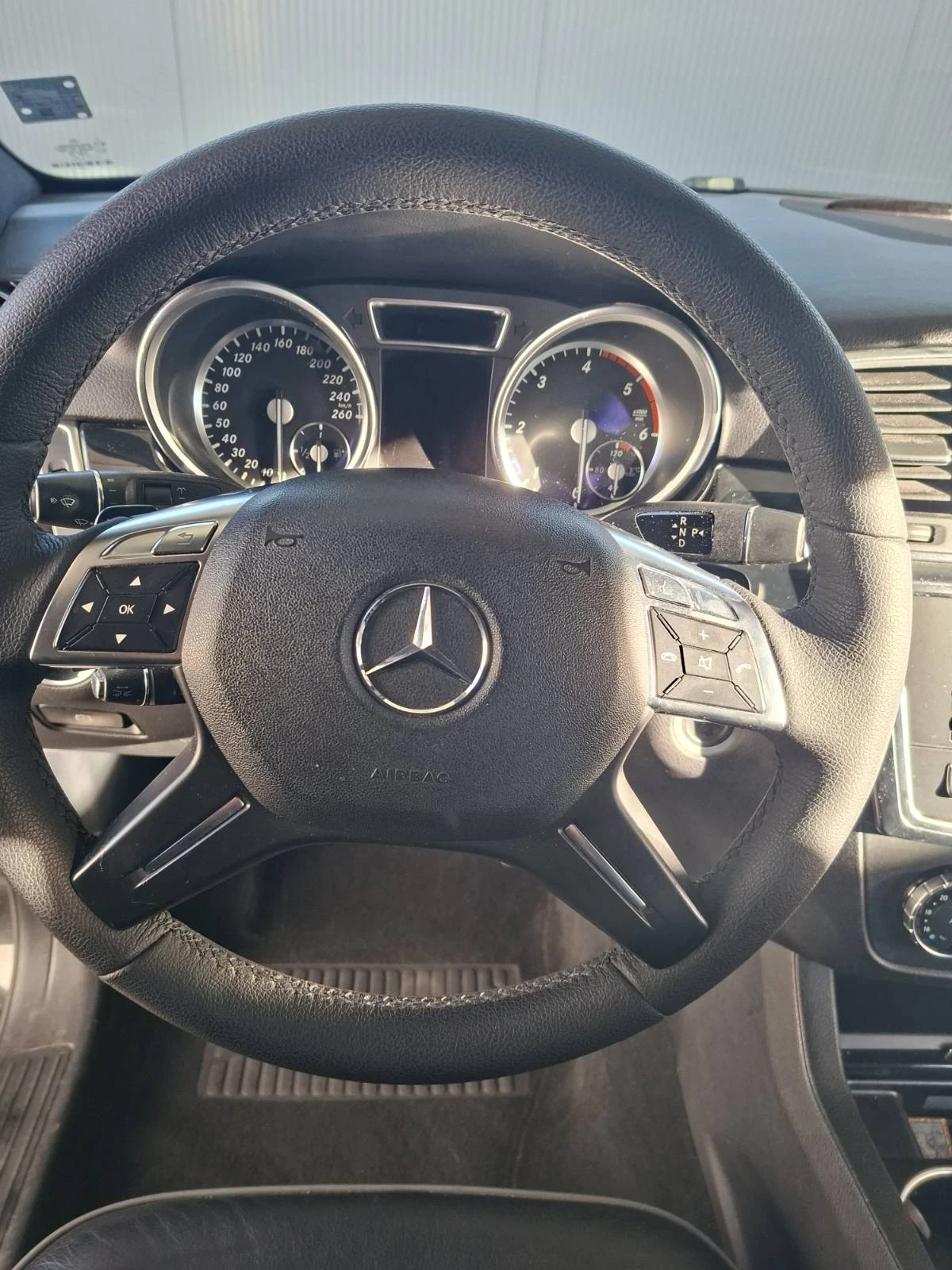 Mercedes-Benz ML 350 AMG* Вакум* Печка* Harman Kardon* Камера, снимка 9 - Автомобили и джипове - 54069719