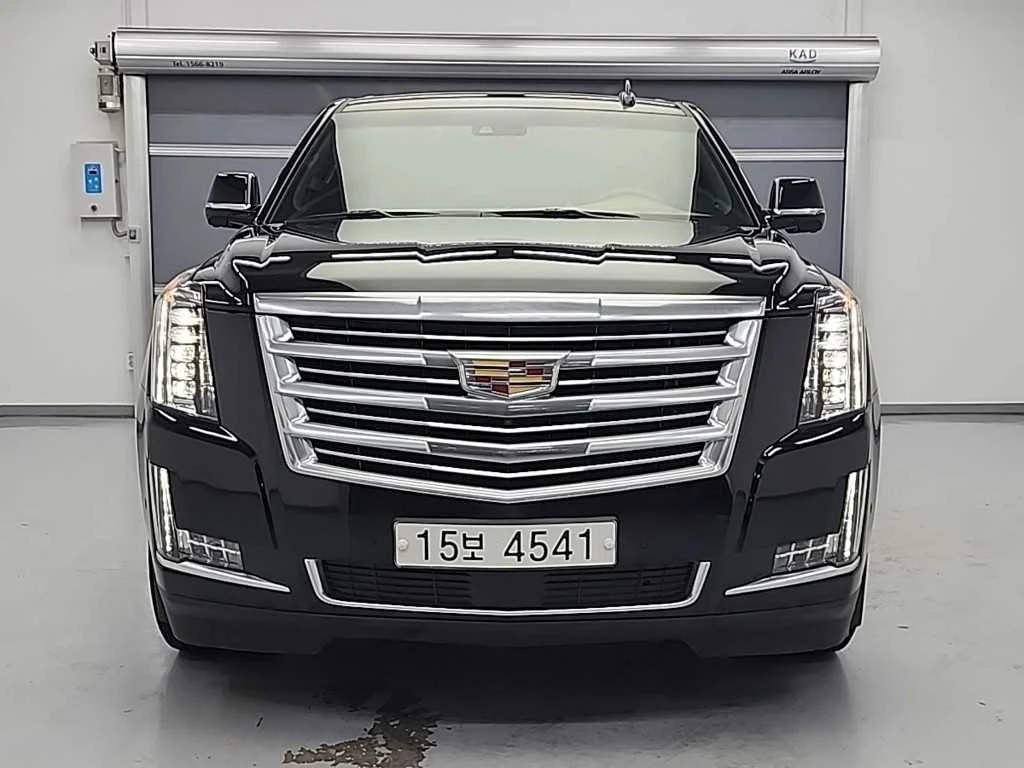 Cadillac Escalade 6.2 ESV* ЛЮК* HUD* ПОДГРЕВ ВОЛАН* ЕЛ. БАГАЖНИК* КР, снимка 2 - Автомобили и джипове - 55367097