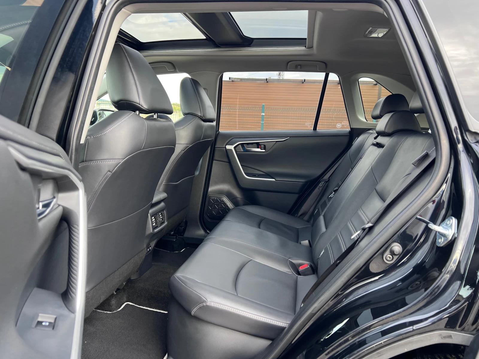 Toyota Rav4 2.5 Hibrid* JBL* Key Less* , снимка 13 - Автомобили и джипове - 56266327