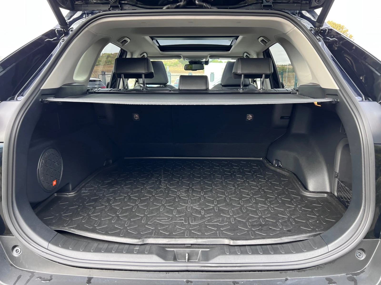 Toyota Rav4 2.5 Hibrid* JBL* Key Less* , снимка 15 - Автомобили и джипове - 56266327