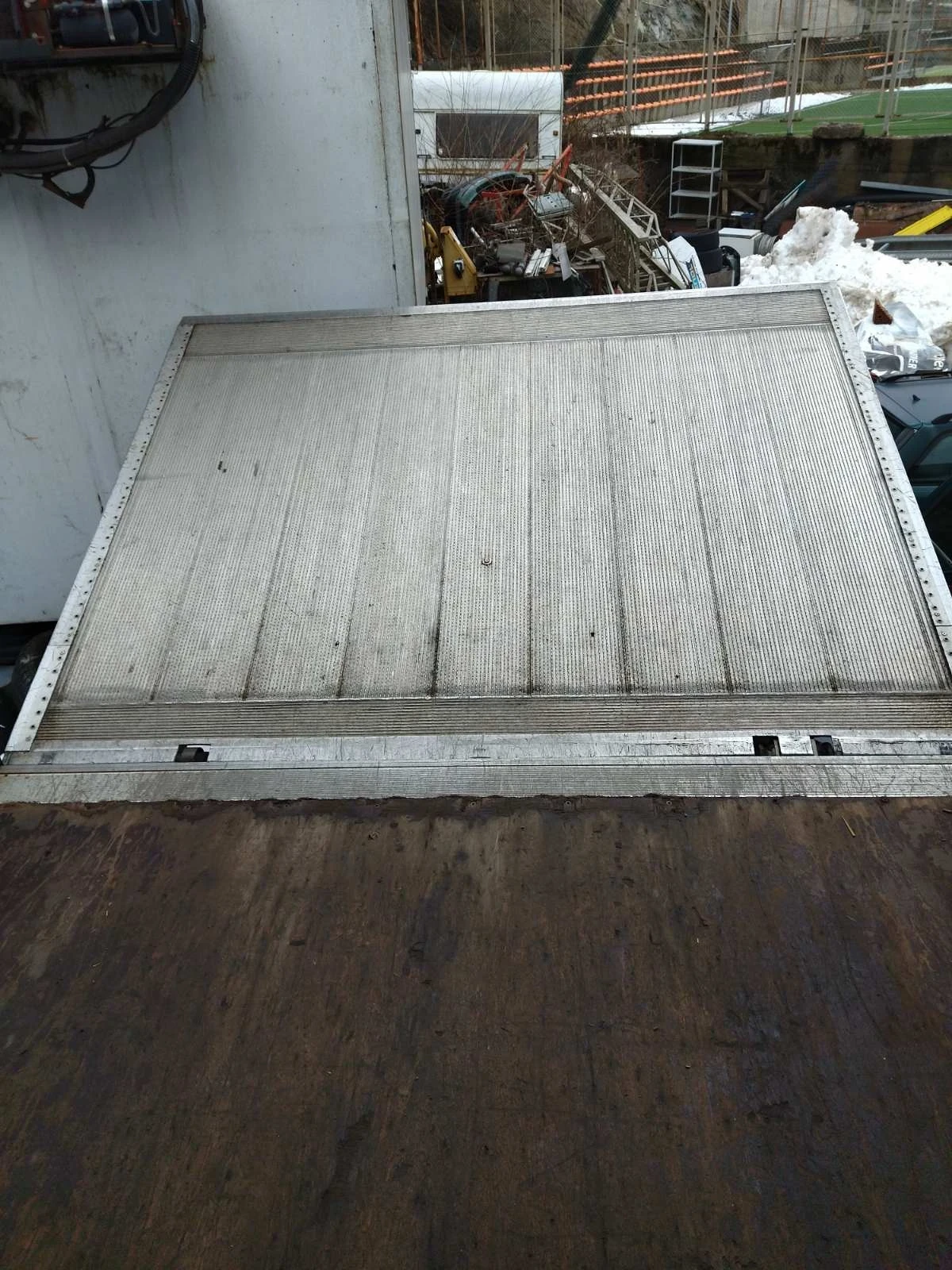 Mercedes-Benz Sprinter Алуминиева каросерия със борд и спойлер - изображение 6