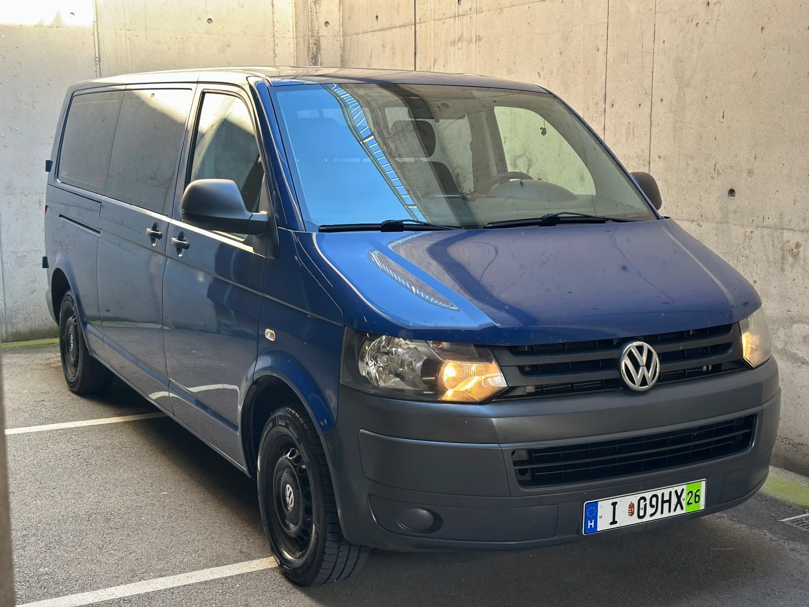 VW T5 9Места/140HP/LONG/Сервизна история, снимка 2 - Бусове и автобуси - 54662178