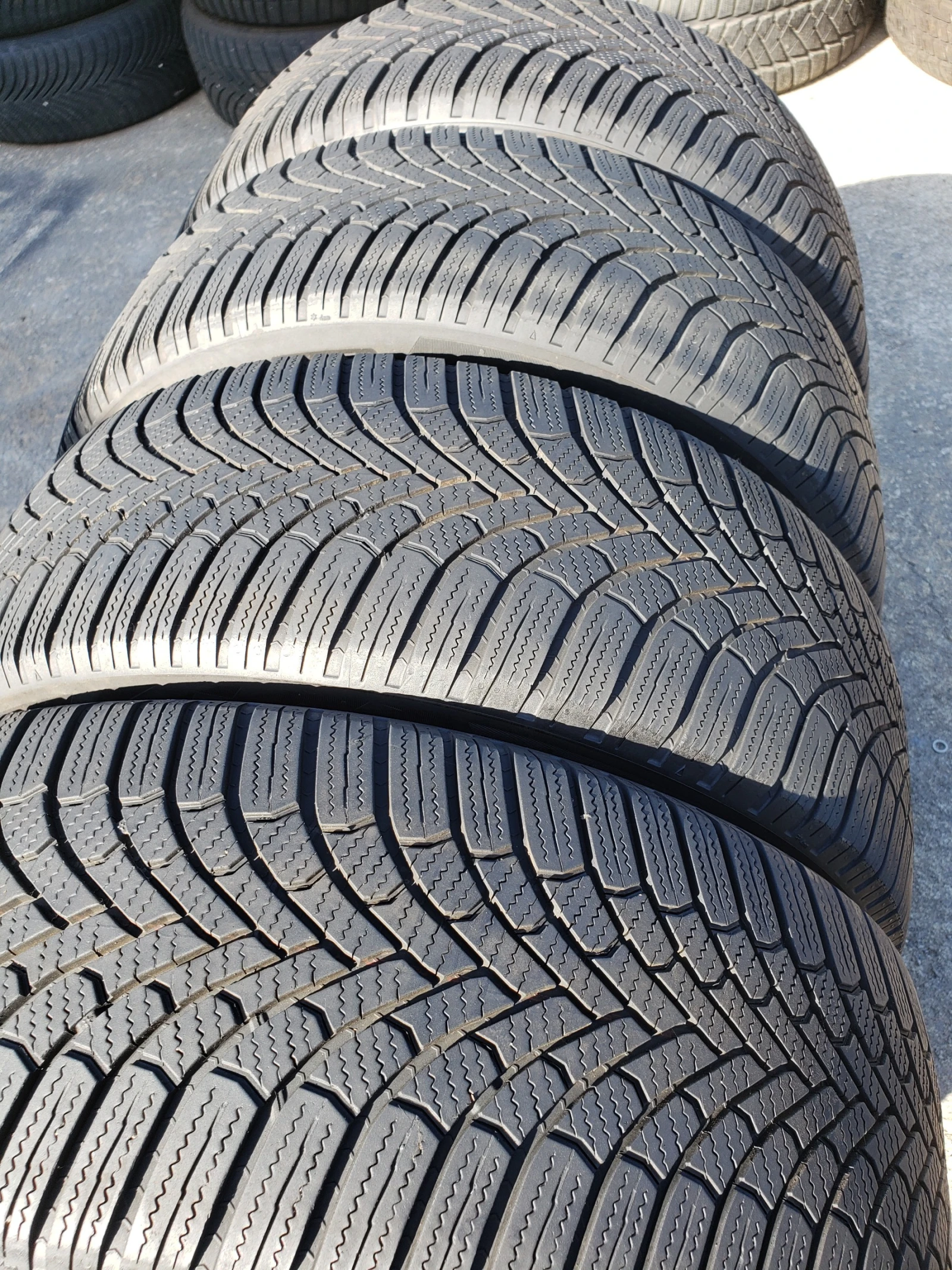 Гуми Зимни 205/55R17, снимка 4 - Гуми и джанти - 56308018