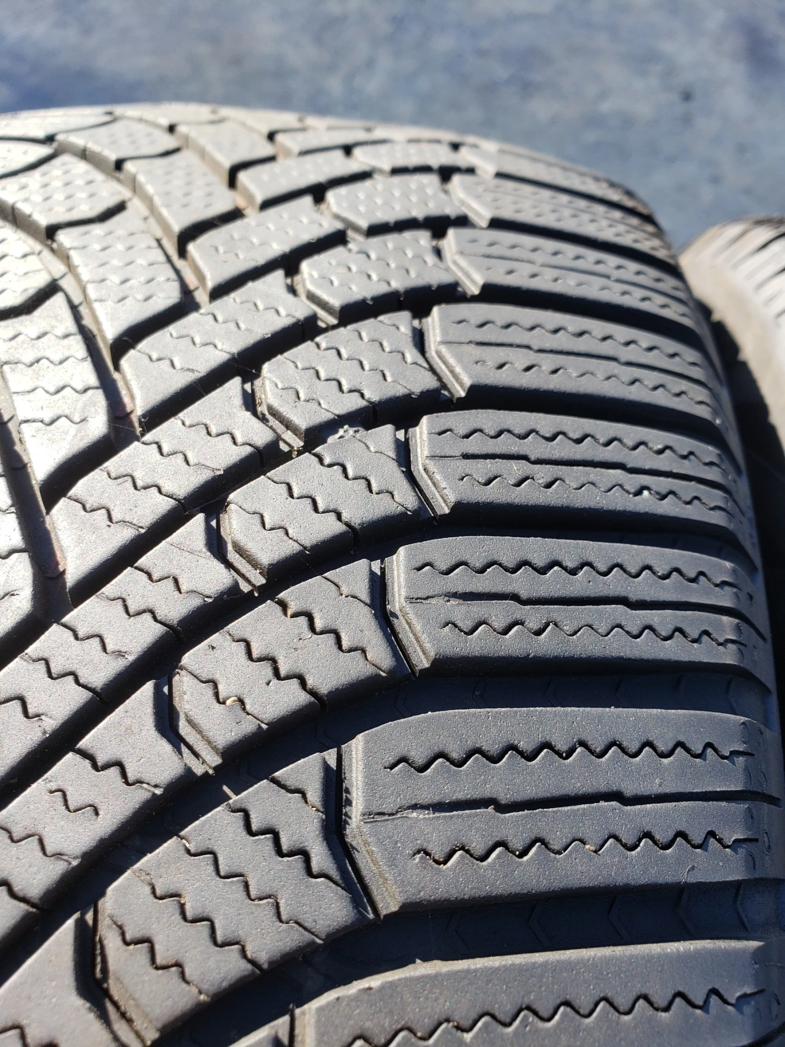 Гуми Зимни 205/55R17, снимка 2 - Гуми и джанти - 56308018