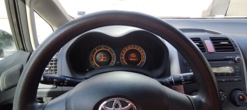 Toyota Auris 1.4 D4D, снимка 13 - Автомобили и джипове - 45708890