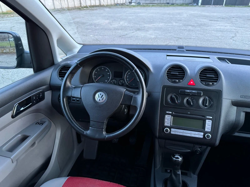 VW Caddy 1.6i Life, снимка 8 - Автомобили и джипове - 45538875