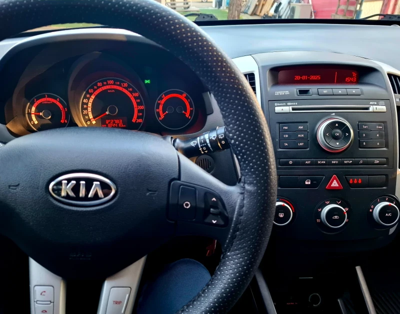 Kia Ceed 1.6 CRDI * новия Фейс * , снимка 12 - Автомобили и джипове - 48763129