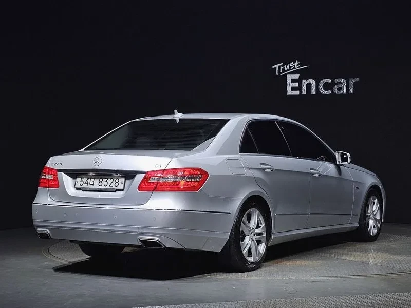 Mercedes-Benz E 220 CDI Avantgarde - изображение 2