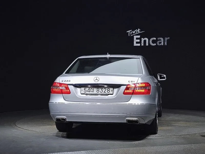 Mercedes-Benz E 220 CDI Avantgarde - изображение 4