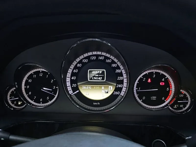 Mercedes-Benz E 220 CDI Avantgarde - изображение 8