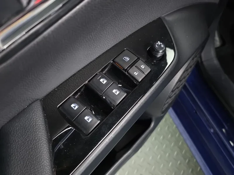 Toyota Prius 1.8E, снимка 17 - Автомобили и джипове - 55559768
