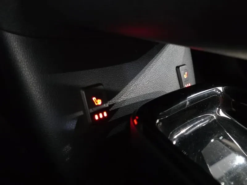 Toyota Prius 1.8E, снимка 16 - Автомобили и джипове - 55559768
