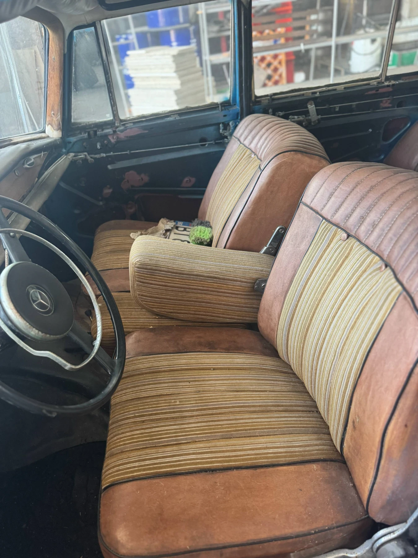 Mercedes-Benz 220 HECKFLOSSE Регистриран - изображение 3