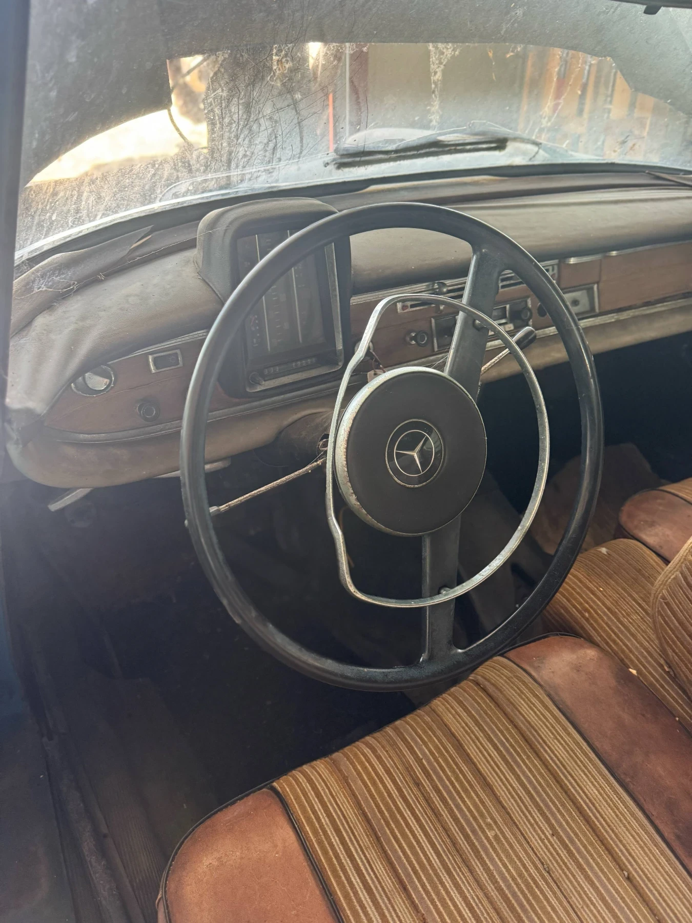 Mercedes-Benz 220 HECKFLOSSE Регистриран - изображение 7